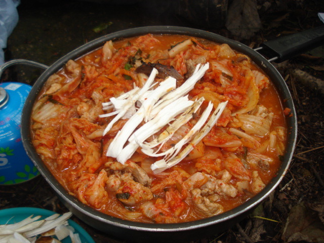 송이버섯 넣은 김치찌게