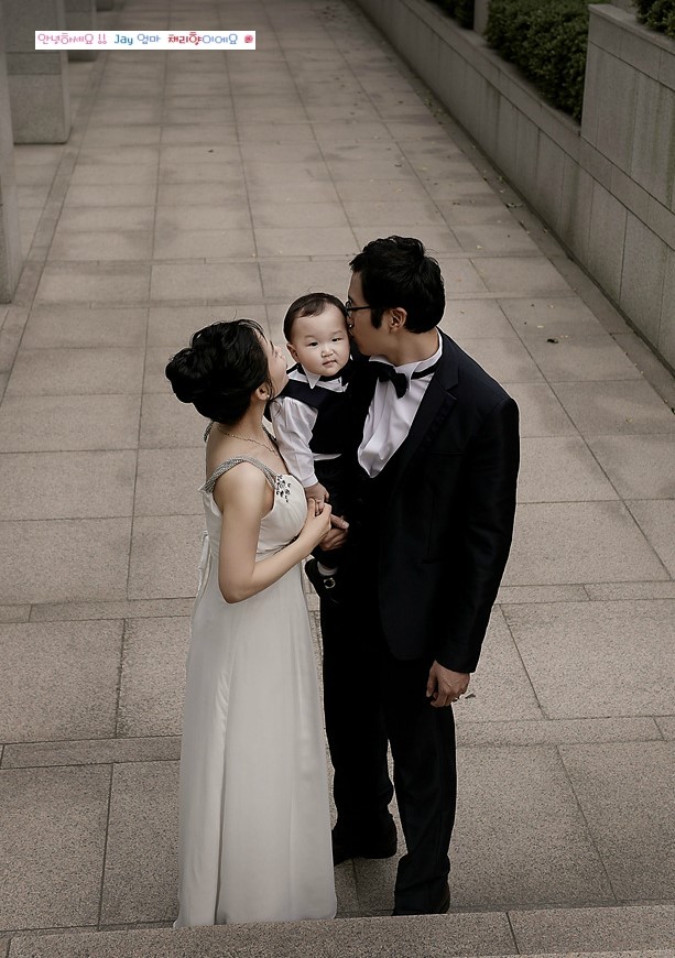 우리 아기 돌잔치 후기 그 두번째 이야기에요^^* 봄티비(성장동영상), 스윗비의하루(감사장 외4종), 풀빛담(답례품), 사진찍어주는 여자(스냅)