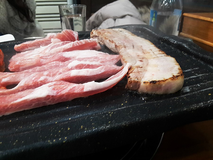 두툼한 삼겹살이 먹고 싶다면 추천해 주고 싶은홍대 고기맛집!