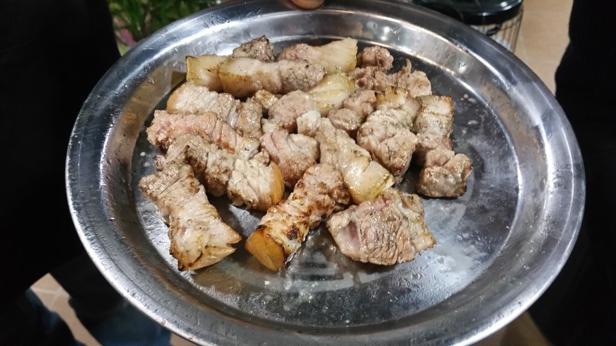 [신촌 고기집] 제주 생고기 연탄초벌구이가 맛있는 돈불1971