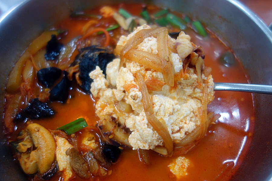 강릉 짬뽕순두부 동화가든 : 짬뽕순두부는 순두부 넣은 짬뽕밥이다
