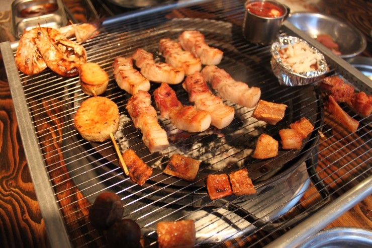 (부산/ 동래) - 우돼끼리 <국내산 1+등급 통삼겹, 새우구이는 서비스, 명이나물은 무한리필 >