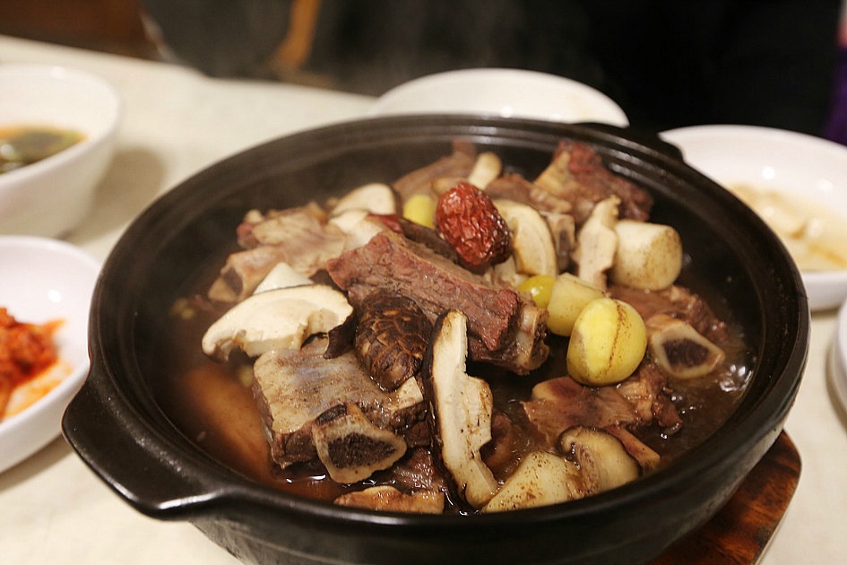 가족외식에 좋은 불 냄새가 유혹하는 소갈비찜 / 공덕동 맛집 아소정