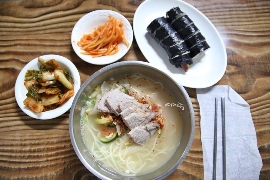 제주 동문시장 맛집 50년전통 고기국수 금복식당