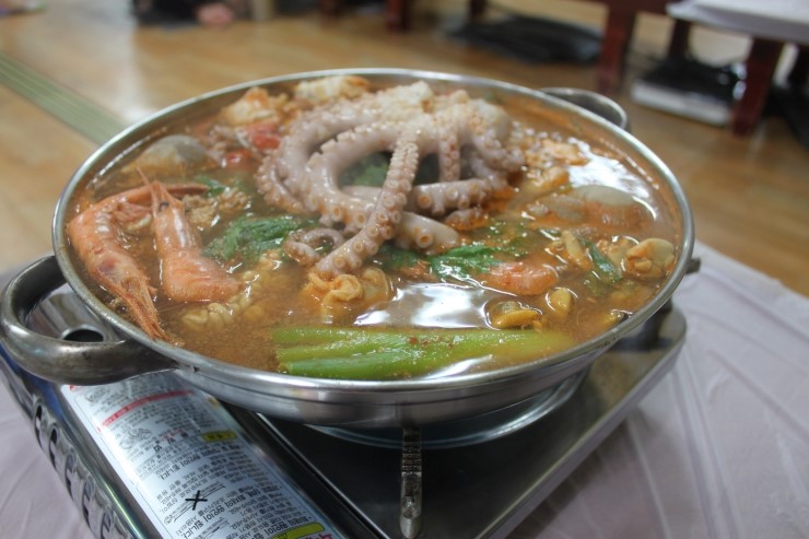 (강원도 / 묵호 & 천곡 ) -  천곡해물탕  < 싱싱한 해산물이 가득 들어잇는 얼큰한 국물맛이 일품인 !! >