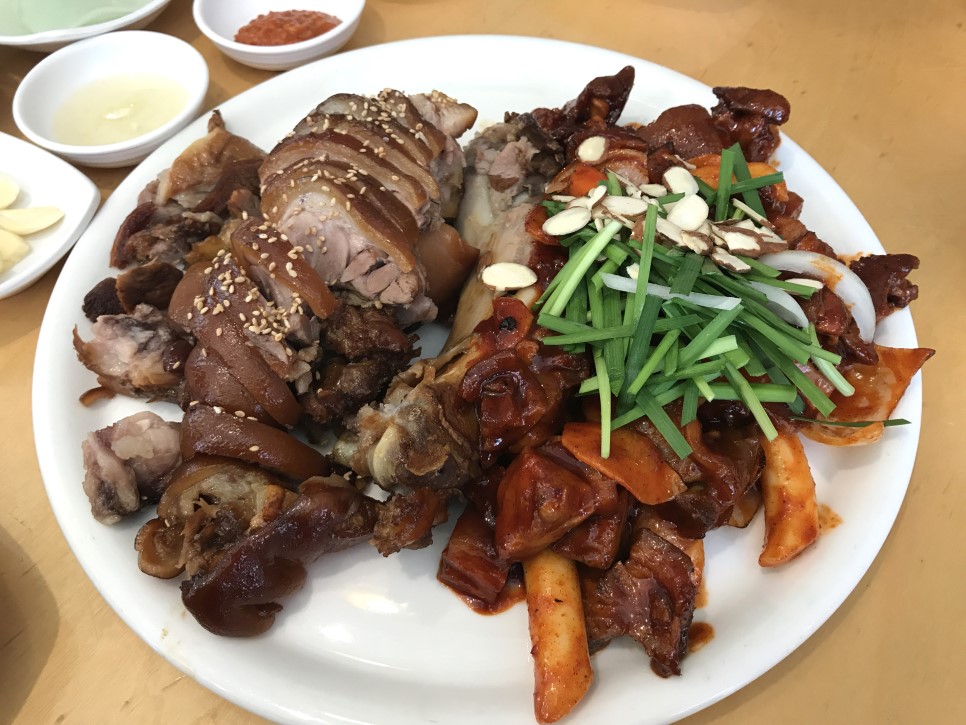 홍대 족발 맛집 +손칼국수 무한리필~ 홍대칼국수와족발