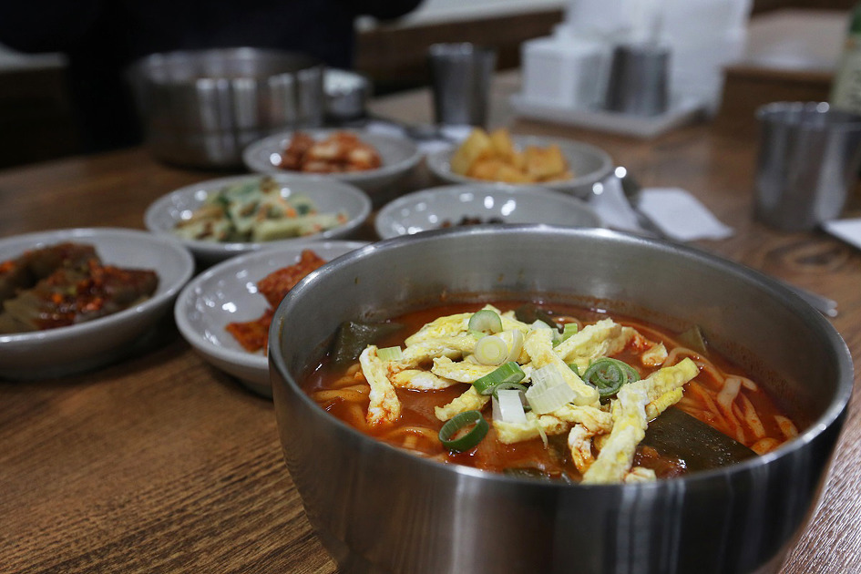 역삼동 동경 전통 육개장 / 한 그릇으로 온몸에 열기를?