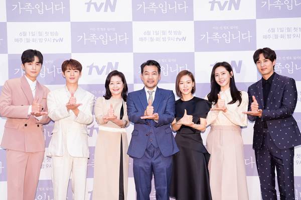 ŵ,  ̰, , ѿ, , (ʺ) ⿬ϴ  'ƴ    Դϴ'   ؿ п  Ǯ 󸶷  6 1 ù ۵ȴ.   27  ۹ǥȸ  . /tvN 