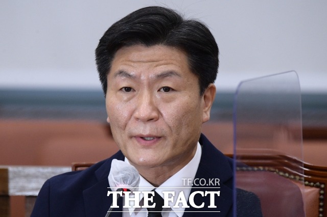 ¿ 縦 ϰ ִ û Ư纻ΰ (21)    ּ ҹ漭 ڷ ҷ Ѵ.  ȸ üȸǿ  ⼮ ¿   ǿ 亯ϰ ִ   . /ȣ 