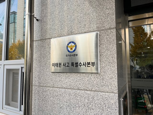 û 纻 ¿  Ư  21  ġ硤 Ǹ ޴  Ѱ ҷ Ѵ. / 