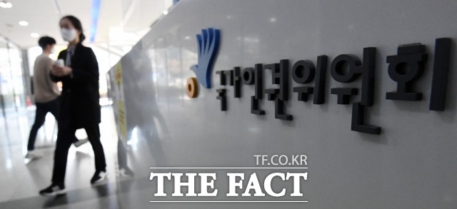  ΰǹ繫(UNHCRαⱸ)  ()  ǰ ϶ ǰ߼ αȸ(α) ۺߴ. / 