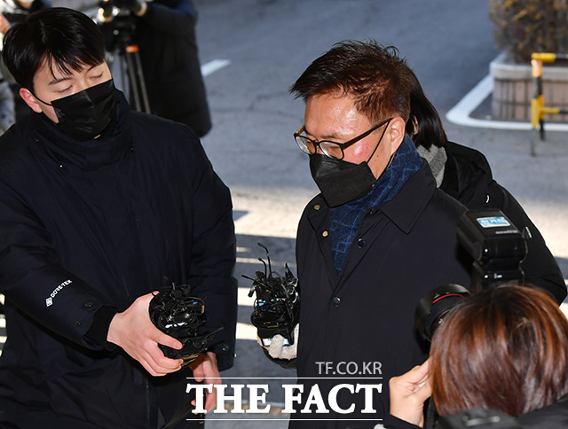 ¹Ú¼º¹Î Àü ¼¿ï°æÂûû Á¤º¸ºÎÀåÀÌ 5ÀÏ ¿ÀÈÄ ¼¿ï ¸¶Æ÷±¸ ¼¿ï¼ºÎÁö¹æ¹ý¿ø¿¡¼ ¿¸° ±¸¼Ó Àü ÇÇÀÇÀÚ ½É¹®(¿µÀå½ÇÁú½É»ç)À» ¹Þ±â À§ÇØ Ãâ¼®Çϰí ÀÖ´Ù. /¹ÚÇå¿ì ÀÎÅϱâÀÚ