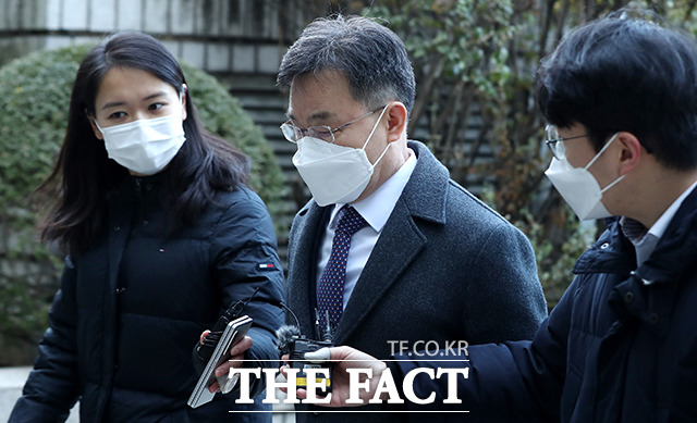 Èõ´ëÀ¯ ´ëÁÖÁÖ ±è¸¸¹è ¾¾°¡ 5ÀÏ ¿ÀÀü ¼¿ï ¼Ãʱ¸ ¼¿ïÁß¾ÓÁö¹æ¹ý¿ø¿¡¼ ¿¸° '´ëÀ嵿 °³¹ß ¹èÀÓ ÇøÀÇ'¿Í °ü·Ã 68Â÷°øÆÇ¿¡ Ãâ¼®Çϰí ÀÖ´Ù. /¹ÚÇå¿ì ÀÎÅϱâÀÚ