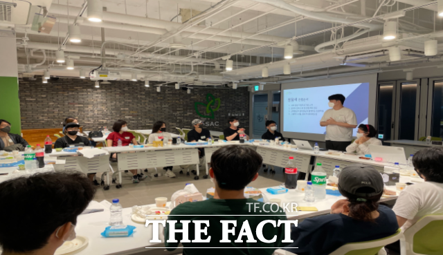  鵵 ڶ ο ޿   ְ ִ ûб 6° ķ۽,  ķ۽ 15  . ûб α׷   . / 