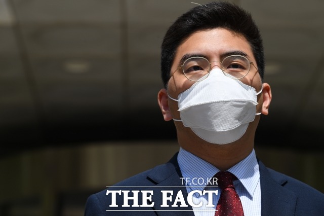 ̸ 'äA ' 縦 ޴  ӵ ̵  äA ڰ ȸ縦  ذȿ Ҽ  1ɿ мߴ.   7 16 ߾ 1 ˸ ް   亯ϰ ִ    . /ȣ 