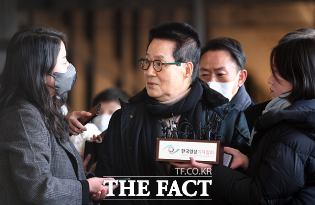 ¹ÚÁö¿ø Àü ±¹°¡Á¤º¸¿øÀåÀÌ 14ÀÏ ¿ÀÀü ¼¿ï ¼Ãʱ¸ ¼¿ïÁß¾ÓÁö¹æ°ËÂûû¿¡ ¼ÇØ °ø¹«¿ø ÇÇ°Ý »ç°ÇÀÇ ÇÇÀÇÀÚ ½ÅºÐÀ¸·Î Ãâ¼®ÇØ ÀÔÀåÀ» ¹àÈ÷°í ÀÖ´Ù. /ÀÌ»õ·Ò ±âÀÚ