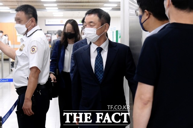 °ËÂûÀÌ ÁÖ°¡Á¶ÀÛ ÀÇȤÀ¸·Î ÀçÆÇ¿¡ ³Ñ°ÜÁø ±Ç¿À¼ö(°¡¿îµ¥) Àü µµÀÌÄ¡¸ðÅͽº ȸÀå¿¡°Ô ¡¿ª 8³âÀ» ±¸ÇüÇß´Ù. /À̼±È ±âÀÚ