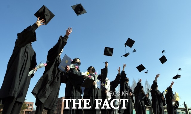 ΰ  2015 3 ֱ ǽ  б⺻ܡ Ѵ.  ѱбȸбȸ   ⺻  򰡿    п Ϲ ϴ  õȴ.    б Ŀ  л   ϰ ִ./ý