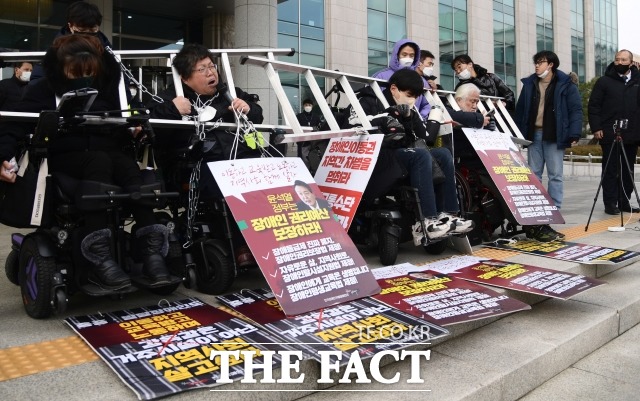 [Ʈӱȸ=̻ ] ö󿬴 ڰ漮 ǥ  ȸ 6   ǵ ȸ ǿȸ տ ٸ   ä   ϰ ִ