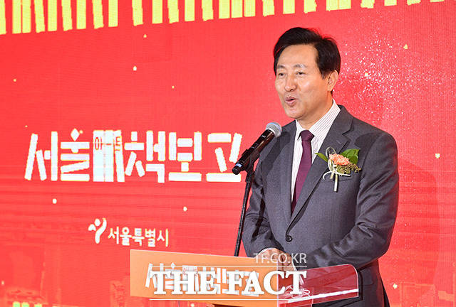    ֿ   ܴ Ȯϸ鼭 μ 8     ƴ.   14  α ôī̵  'Ʈå' Ŀ  縦 ϰ ִ. / ϱ