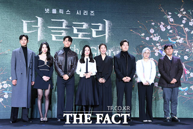  ڼư , ̵, , , ,  ۰, ȱȣ (ʺ) ø  ø ' ۷θ' ۹ǥȸ   ϰ ִ. /̻ 