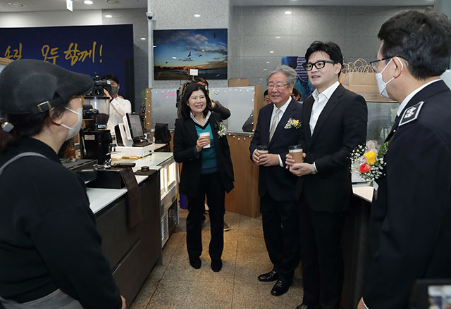 δ 20 ܹ ķ ѱȣܰ Բ ﵿαġ οǿ '(ϰ ִ ȸ)' ī  . / 