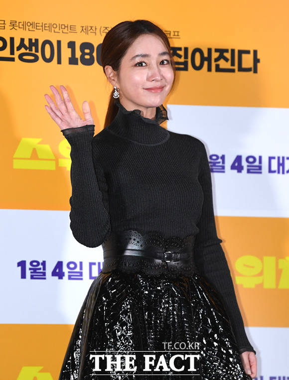 ¹è¿ì À̹ÎÁ¤ÀÌ 19ÀÏ ¿ÀÈÄ ¼¿ï ±¤Áø±¸ ·Ôµ¥½Ã³×¸¶ °Ç´ëÀÔ±¸Á¡¿¡¼ ¿¸° ¿µÈ '½ºÀ§Ä¡' ¾ð·Ð½Ã»çȸ ¹× ±âÀÚ°£´ãȸ¿¡ Âü¼®ÇØ Æ÷Á ÃëÇϰí ÀÖ´Ù. / ÀÌ»õ·Ò ±âÀÚ