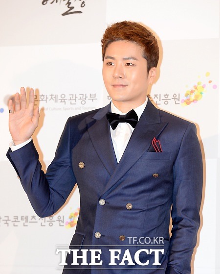 °¡¼ö ÀÌ·ç(39¡¤º»¸í Á¶¼ºÇö)°¡ À½ÁÖ¿îÀüÀ» ÇÏ´Ù »ç°í¸¦ ³½ ÇøÀÇ·Î °æÂû¿¡ À԰ǵƴÙ. /´õÆÑÆ® DB