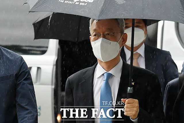      615   ı ﵿ     ɹ(ɻ) ⼮ϰ ִ. / 