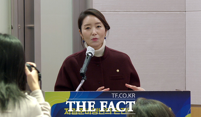  Ҿִ ǿ  1  ǵ ȸ  ڸغû  åȸ ߾ϰ ִ. /̴ 