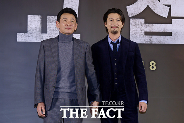 ¹è¿ì ȲÁ¤¹Î(¿ÞÂÊ)°ú ÇöºóÀÌ 20ÀÏ ¿ÀÈÄ ¼¿ï ¼ºµ¿±¸ ¸Þ°¡¹Ú½º ¼º¼ö¿¡¼ ¿¸° ¿µÈ '±³¼·' Á¦ÀÛº¸°íȸ¿¡¼ Æ÷Á ÃëÇϰí ÀÖ´Ù. /À̼±È ±âÀÚ