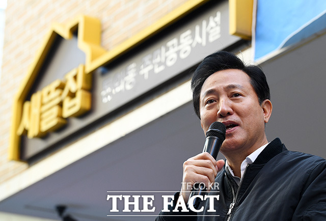 ׵ ö λ  ׾   λ ɼ  ߴ.   8  α ǵʹҿ  '츮  ҽ' λ縻 ϰ ִ. / 