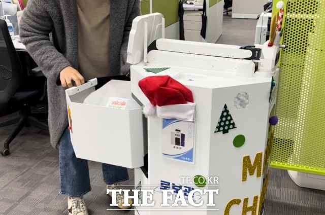 ·Îº¸°üÀÌ ¹®¼¸¦ Àü´ÞÇØÁÖ´Â ¸ð½À. /Á¤Ã¤¿µ ±âÀÚ