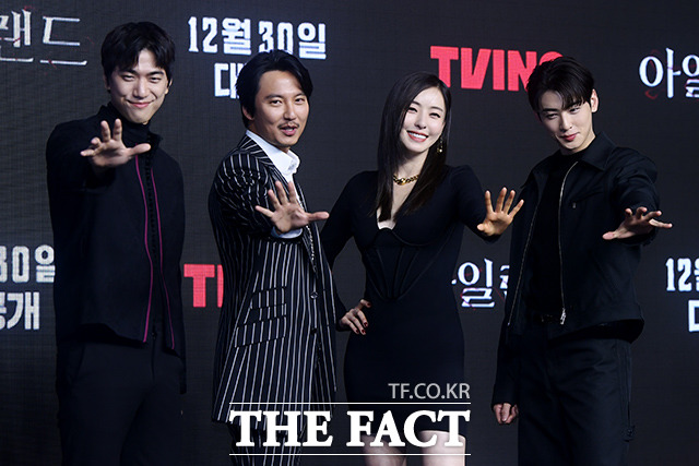 ¹è¿ì ¼ºÁØ, ±è³²±æ, ÀÌ´ÙÈñ, Â÷Àº¿ì(¿ÞÂʺÎÅÍ)°¡ 22ÀÏ ¿ÀÈÄ ¼¿ï ¿µµîÆ÷±¸ ÄÜ·¡µåÈ£ÅÚ¿¡¼ ¿¸° Ƽºù ¿À¸®Áö³Î ½Ã¸®Áî '¾ÆÀÏ·£µå' Á¦ÀÛ¹ßǥȸ¿¡¼ Æ÷Á ÃëÇϰí ÀÖ´Ù. /À̼±È ±âÀÚ