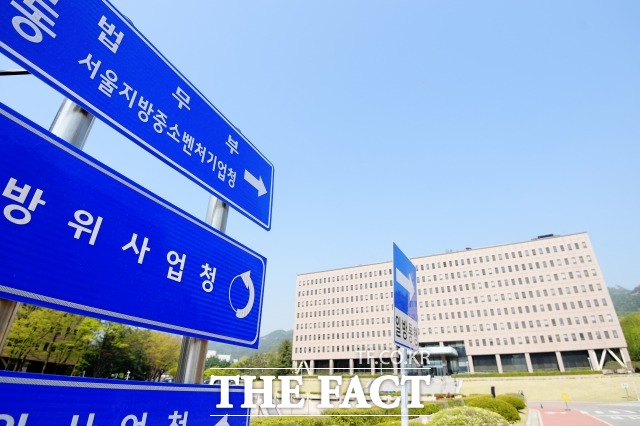 °ø¼®ÀÌ´ø ¹ý¹«ºÎ ¹ý¹«½ÇÀå¿¡ ±è¼®¿ì ¼¿ï°í°Ë °Ë»ç°¡ º¸ÀӵƴÙ. ¹®ÀçÀÎ Á¤ºÎ ÀÌÈÄ 5³â¿© ¸¸¿¡ °Ë»ç Ãâ½Å¿¡°Ô µÇµ¹¾Æ°¬´Ù./´õÆÑÆ® DB