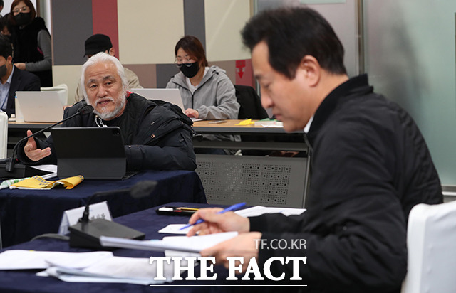 ¿À¼¼ÈÆ ¼¿ï½ÃÀå°ú Àü±¹Àå¾ÖÀÎÂ÷º°Ã¶Æó¿¬´ë °£ ¸é´ãÀÌ ¼º»çµÆÁö¸¸ ¶Ñ·ÇÇÑ °á·ÐÀº ¾ø¾ú´Ù. ¿À ½ÃÀå°ú ¹Ú°æ¼® ÀüÀ忬 »óÀÓ°øµ¿´ëÇ¥°¡ 2ÀÏ ¿ÀÈÄ ¼¿ï½Ãû¿¡¼ ¸é´ãÀ» Çϰí ÀÖ´Ù. /À̵¿·ü ±âÀÚ