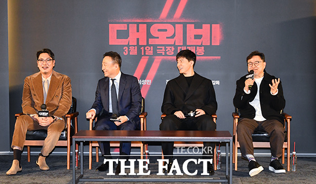 ��� �������� �̼���, �蹫��, �̿��� ����(���ʺ���)�� 2�� ���� ���� ������ �ް��ڽ� �������� ���� ��ȭ '��ܺ�' ���ۺ���ȸ�� ������ ��ǰ �Ұ��� �ϰ� �ִ�. /����� ����