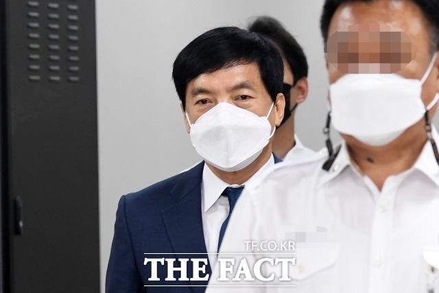 °ËÂûÀÌ 'À±¼®¿ Âï¾î³»±â °¨Âû¡¤Â¡°è ÀÇȤ' ¼ö»ç¸¦ °íÀ§°øÁ÷ÀÚ¹üÁ˼ö»çó(°ø¼öó)¿¡ ÀϺΠÀÌøÇß´Ù. »çÁøÀº À̼ºÀ± ¹ý¹«¿¬¼ö¿ø ¿¬±¸À§¿ø. /³²¿ëÈñ ±âÀÚ