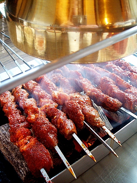 칭다오맥주에 뱅글뱅글 돌려 굽는 양꼬치의 환상적인 궁합: 신천역 신천양꼬치구이