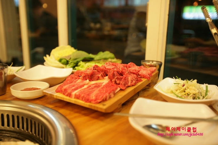 [한남동왕초한우/한우화로구이집]맛있는 강릉 회집에서 갑자기 바뀌어버린 한우집.