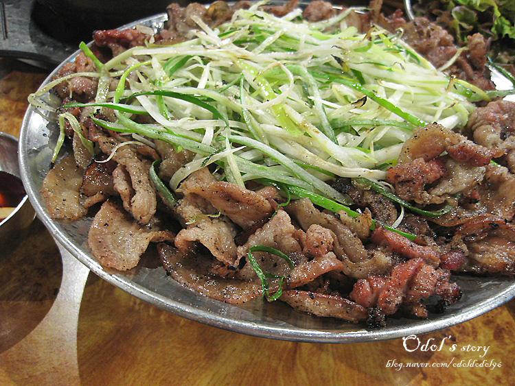 [서울 역삼동/강남역] 십원집 (뱅뱅점) - 연탄초벌구이 파불고기 , 매운족발